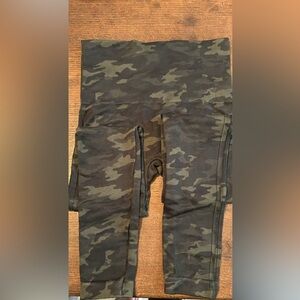 SPANX camo leggings Size Small